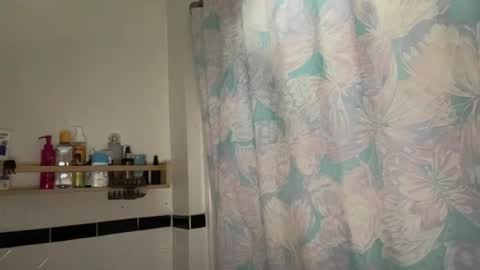 Snapshot of dreamyriri chatting on 09-30-25, 04:23 RIRI OR DREAMY online show from 09-30-25, 04:23