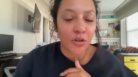 Snapshot of dreamyriri chatting on 10-01-25, 04:24 RIRI OR DREAMY online show from 10-01-25, 04:24