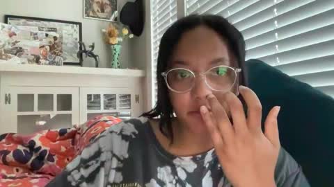 RIRI OR DREAMY online show from 04-18-26, 01:59