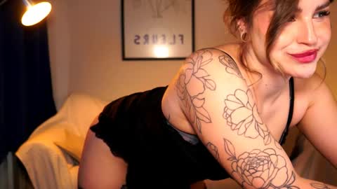 Snapshot of dreamysirens chatting on 05-07-26, 02:22 MISS B online show from 05-07-26, 02:22