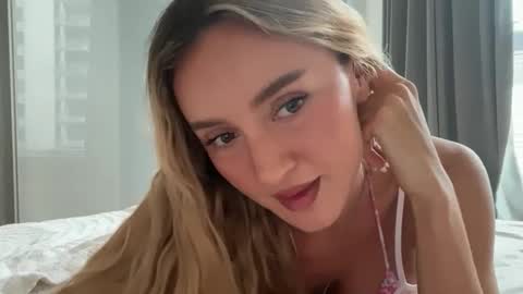 Snapshot of dreamyylilah chatting on 05-08-26, 11:32 Lilah online show from 05-08-26, 11:32
