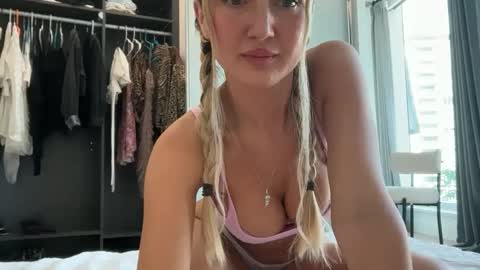 Snapshot of dreamyylilah chatting on 05-11-26, 11:13 Lilah online show from 05-11-26, 11:13