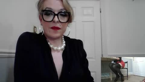 Snapshot of dressasdesired chatting on 06-18-26, 10:25 dressasdesired online show from 06-18-26, 10:25