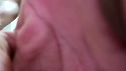 Snapshot of drey40 chatting on 05-23-26, 04:00 drey40 online show from 05-23-26, 04:00