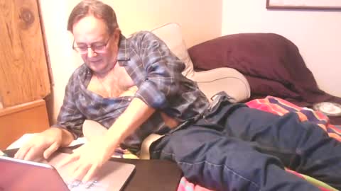 Snapshot of drfeelgood777 chatting on 01-19-25, 04:44 Dr. Feelgood online show from 01-19-25, 04:44