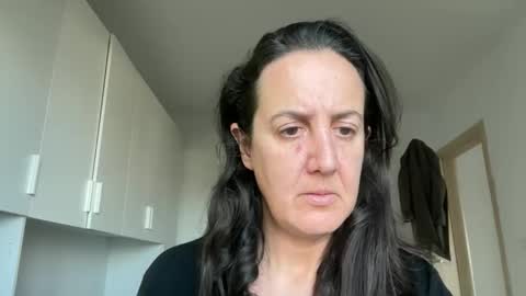 Snapshot of drresa chatting on 12-21-25, 09:27 Dr. Resa online show from 12-21-25, 09:27