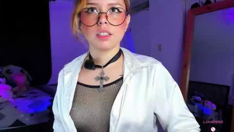 Dubraska Rubio online show from 11-16-25, 01:22