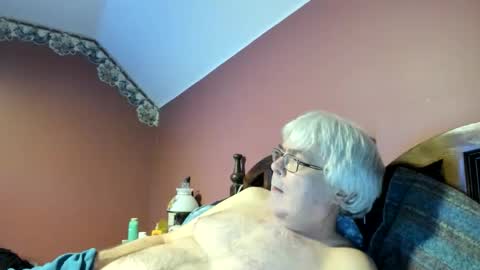 Snapshot of dug38 chatting on 05-06-26, 02:19 Doug online show from 05-06-26, 02:19
