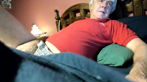 Snapshot of dug38 chatting on 05-18-26, 01:24 Doug online show from 05-18-26, 01:24