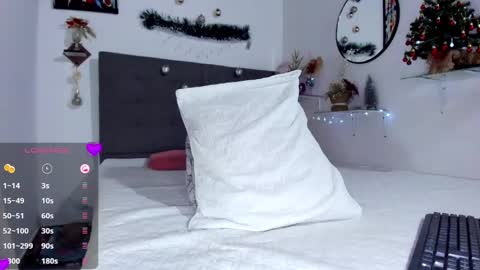 Snapshot of dulccemariaa chatting on 12-18-24, 01:05 Dulce Maria online show from 12-18-24, 01:05