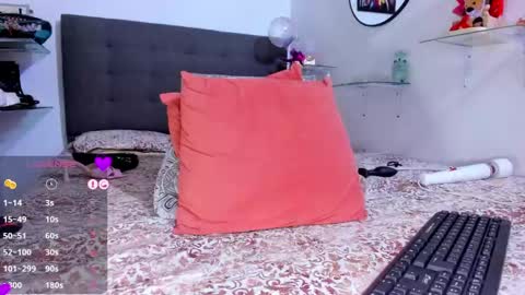 Snapshot of dulccemariaa chatting on 02-21-25, 01:44 Dulce Maria online show from 02-21-25, 01:44
