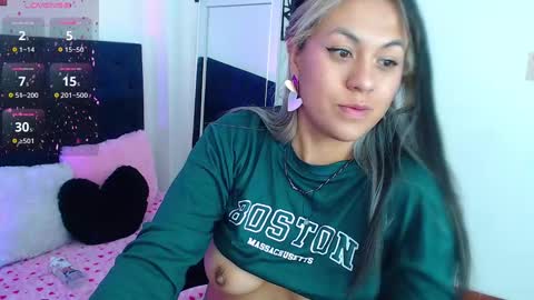 Snapshot of dulce01_0 chatting on 12-27-24, 07:18 Charlotte online show from 12-27-24, 07:18