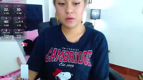 Snapshot of dulce01_0 chatting on 12-31-24, 08:23 Charlotte online show from 12-31-24, 08:23