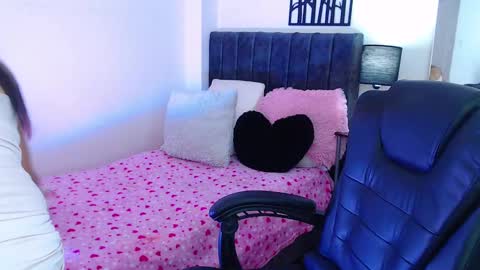 Snapshot of dulce01_0 chatting on 02-05-25, 05:20 Charlotte online show from 02-05-25, 05:20