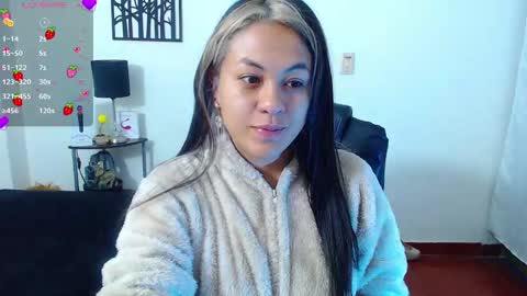 Snapshot of dulce01_0 chatting on 09-20-25, 11:11 Charlotte online show from 09-20-25, 11:11