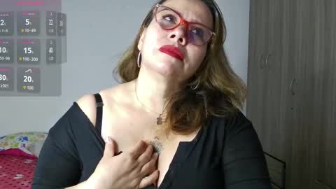 Im Dulce online show from 11-26-25, 02:23