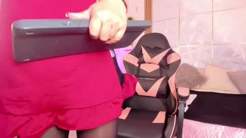 Snapshot of dulce_ferrer1 chatting on 11-10-25, 02:27 online show from 11-10-25, 02:27