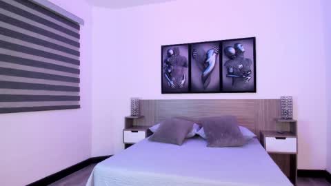 Dulce Maria online show from 04-15-26, 08:20