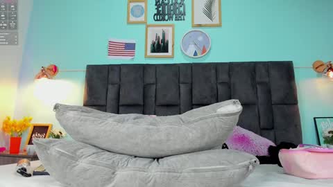 DULCE AURORA online show from 01-18-25, 09:02