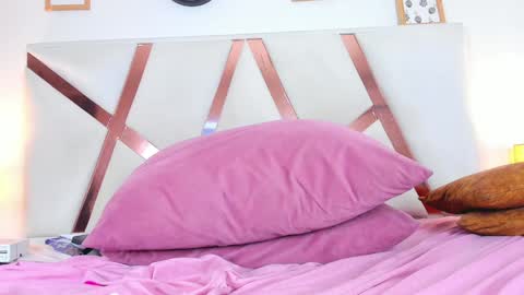 DULCE AURORA online show from 02-06-25, 05:57