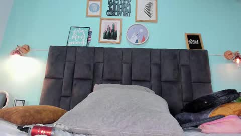 DULCE AURORA online show from 03-10-25, 07:53