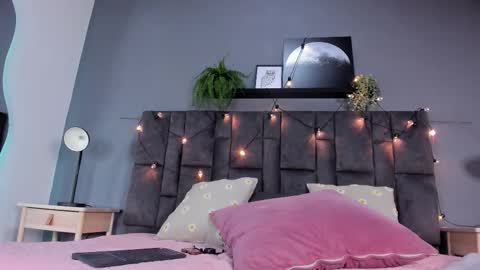 DULCE AURORA online show from 12-23-25, 02:53