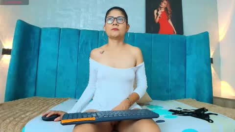 Snapshot of dulcenena_moon chatting on 02-17-26, 11:29 dulce nena online show from 02-17-26, 11:29