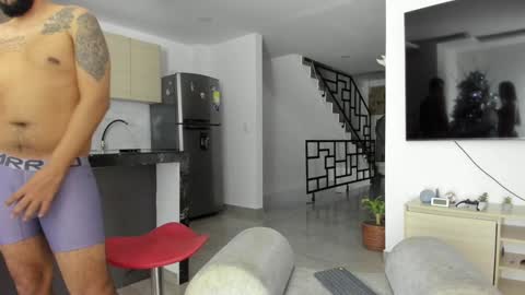 Jlozada05 online show from 12-20-24, 05:14