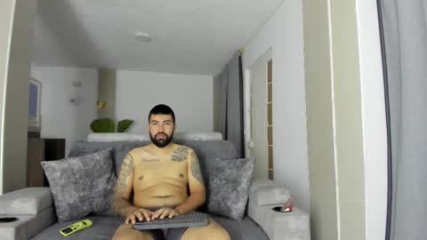 Jlozada05 online show from 02-09-26, 03:32