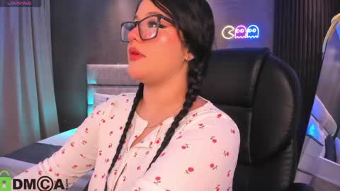 Snapshot of dulcerose01 chatting on 04-18-26, 04:38 Dulce Rose online show from 04-18-26, 04:38