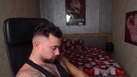 Snapshot of duncanstones chatting on 12-12-24, 07:37 DuncanStone online show from 12-12-24, 07:37