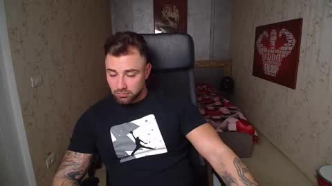 Snapshot of duncanstones chatting on 12-27-24, 05:26 DuncanStone online show from 12-27-24, 05:26