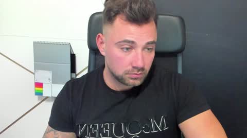 Snapshot of duncanstones chatting on 02-08-25, 10:39 DuncanStone online show from 02-08-25, 10:39