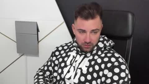 Snapshot of duncanstones chatting on 03-03-25, 08:38 DuncanStone online show from 03-03-25, 08:38