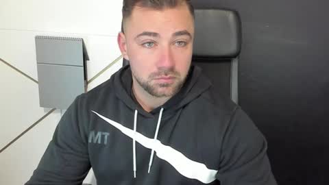 Snapshot of duncanstones chatting on 03-04-25, 05:00 DuncanStone online show from 03-04-25, 05:00