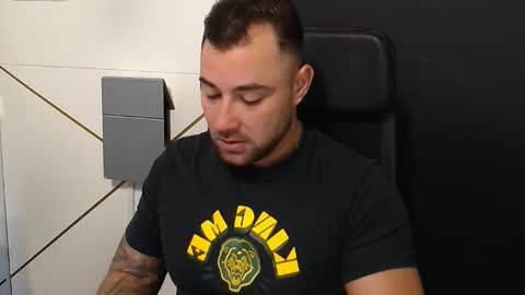 Snapshot of duncanstones chatting on 10-30-25, 05:20 DuncanStone online show from 10-30-25, 05:20