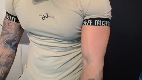 Snapshot of duncanstones chatting on 11-14-25, 05:39 DuncanStone online show from 11-14-25, 05:39