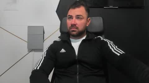 Snapshot of duncanstones chatting on 11-30-25, 05:11 DuncanStone online show from 11-30-25, 05:11