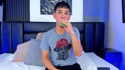 Thomas and Noah online show from 09-19-25, 01:01