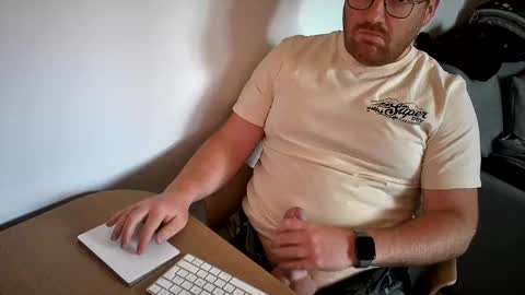 FloFrenchCurv288 online show from 04-12-26, 05:40