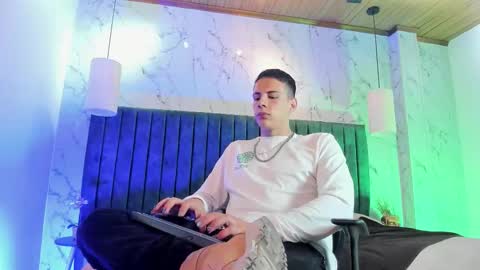 Snapshot of dustin_sonne chatting on 03-20-26, 03:33 Dustin Sonne online show from 03-20-26, 03:33