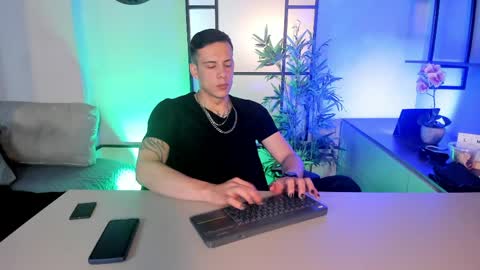 Snapshot of dustin_sonne chatting on 04-03-26, 03:37 Dustin Sonne online show from 04-03-26, 03:37