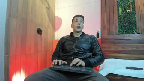 Snapshot of dustin_sonne chatting on 04-16-26, 03:40 Dustin Sonne online show from 04-16-26, 03:40