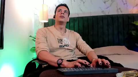 Snapshot of dustin_sonne chatting on 07-13-26, 03:31 Dustin Sonne online show from 07-13-26, 03:31