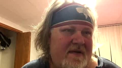 Snapshot of dustyballzer chatting on 12-14-24, 01:06 Dusty online show from 12-14-24, 01:06