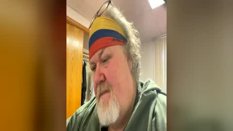 Snapshot of dustyballzer chatting on 06-12-26, 02:16 Dusty online show from 06-12-26, 02:16