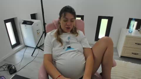Snapshot of dyanakaylin chatting on 07-16-26, 05:46 dayana online show from 07-16-26, 05:46