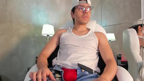 Dylan online show from 11-25-25, 11:21