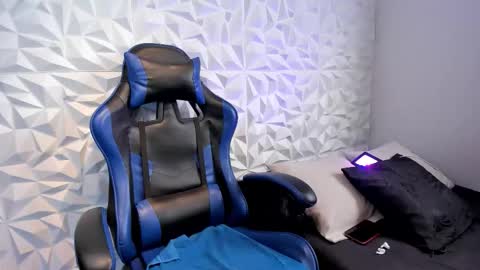 Snapshot of dylan_walton chatting on 10-25-25, 02:24 Dylan online show from 10-25-25, 02:24