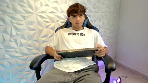 Snapshot of dylan_walton chatting on 12-05-25, 04:58 Dylan online show from 12-05-25, 04:58